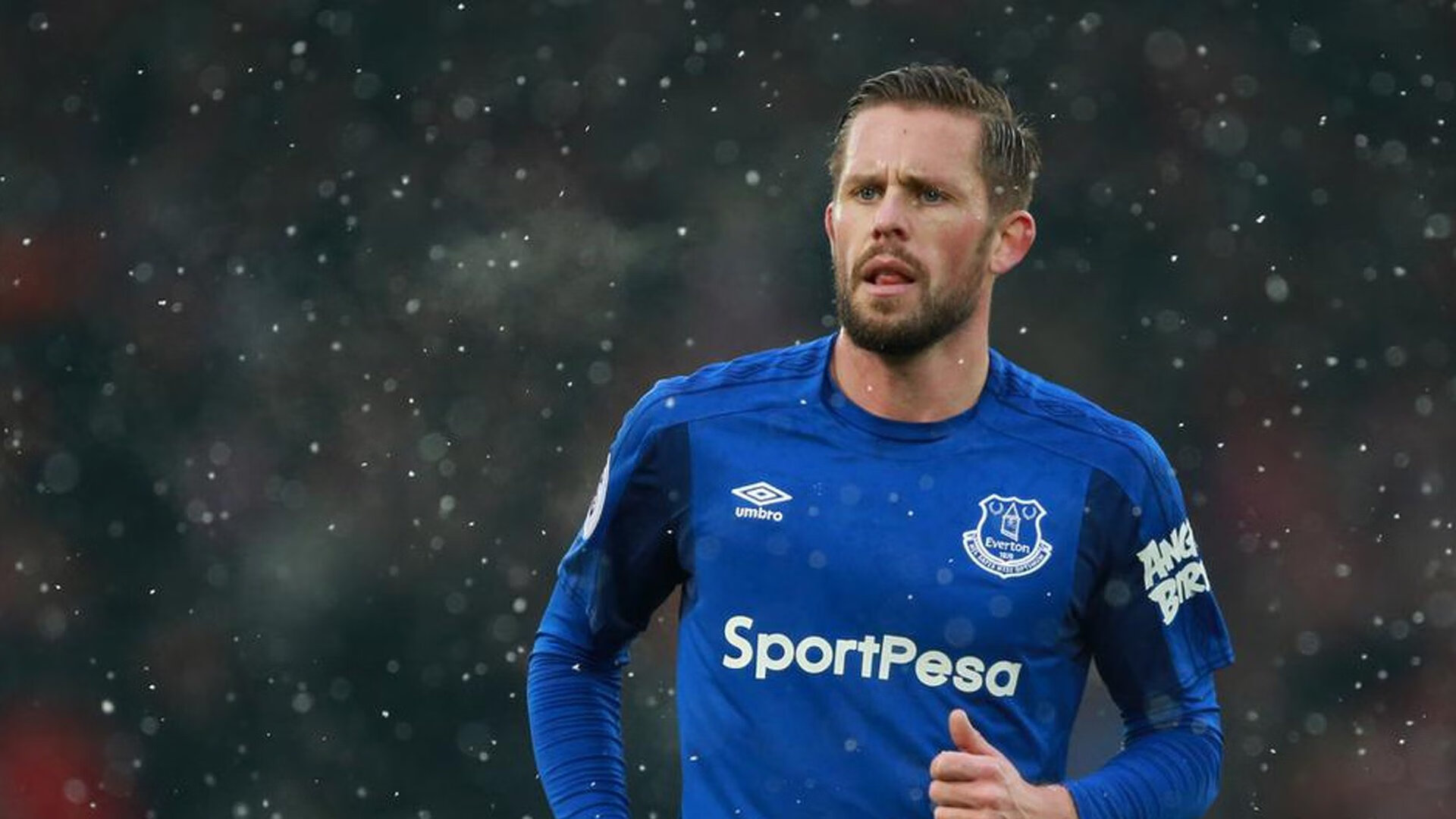 传奇“逆袭记”：从草根到联盟巨星的成长史，传奇逆袭之路